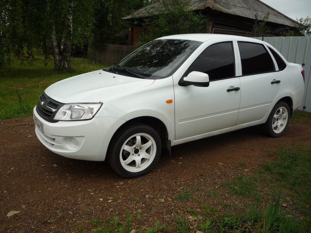 Лада Гранта Белая